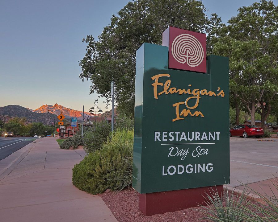 Flanigan’s Inn resort and day spa signage at sunset in Springdale, Utah